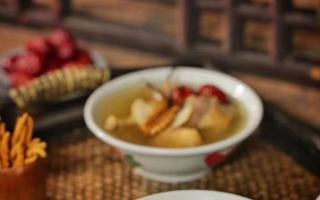 秋季養(yǎng)生吃冬蟲(chóng)夏草