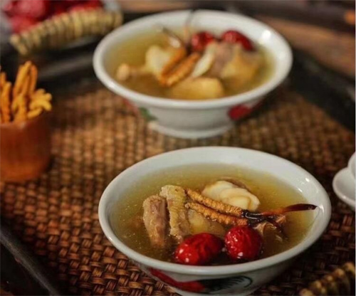 冬蟲夏草老鴨湯的做法？