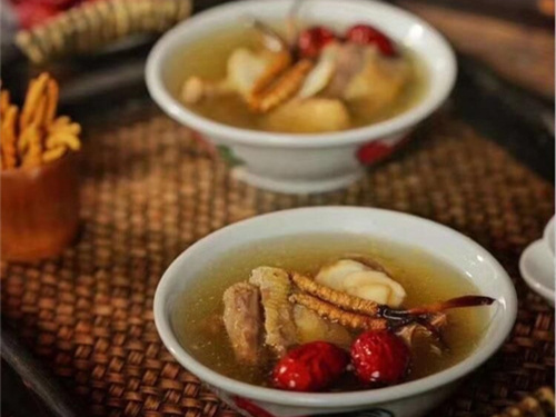 冬蟲夏草可以直接食用嗎？冬蟲夏草常用于燉煮