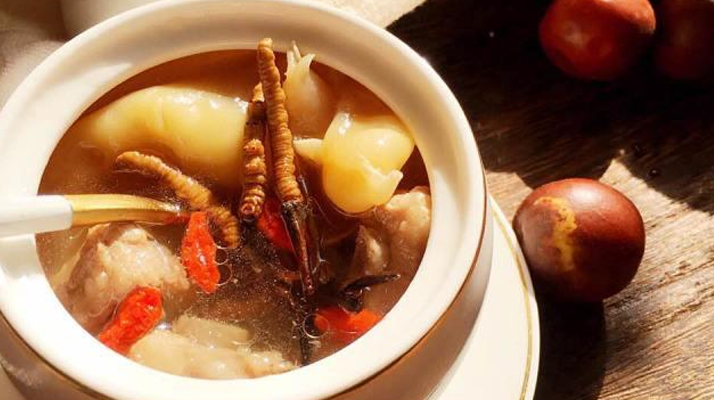 冬蟲夏草與什么泡水喝？養(yǎng)生搭配指南